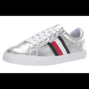 Tommy Hilfiger Women's Lightz Sneaker - Silver